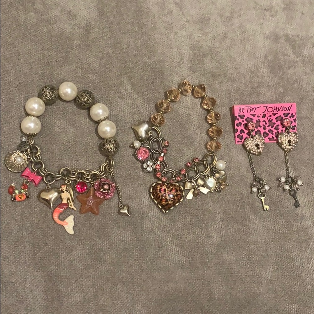 Betsey Johnson - 3 pc piece jewelry lot